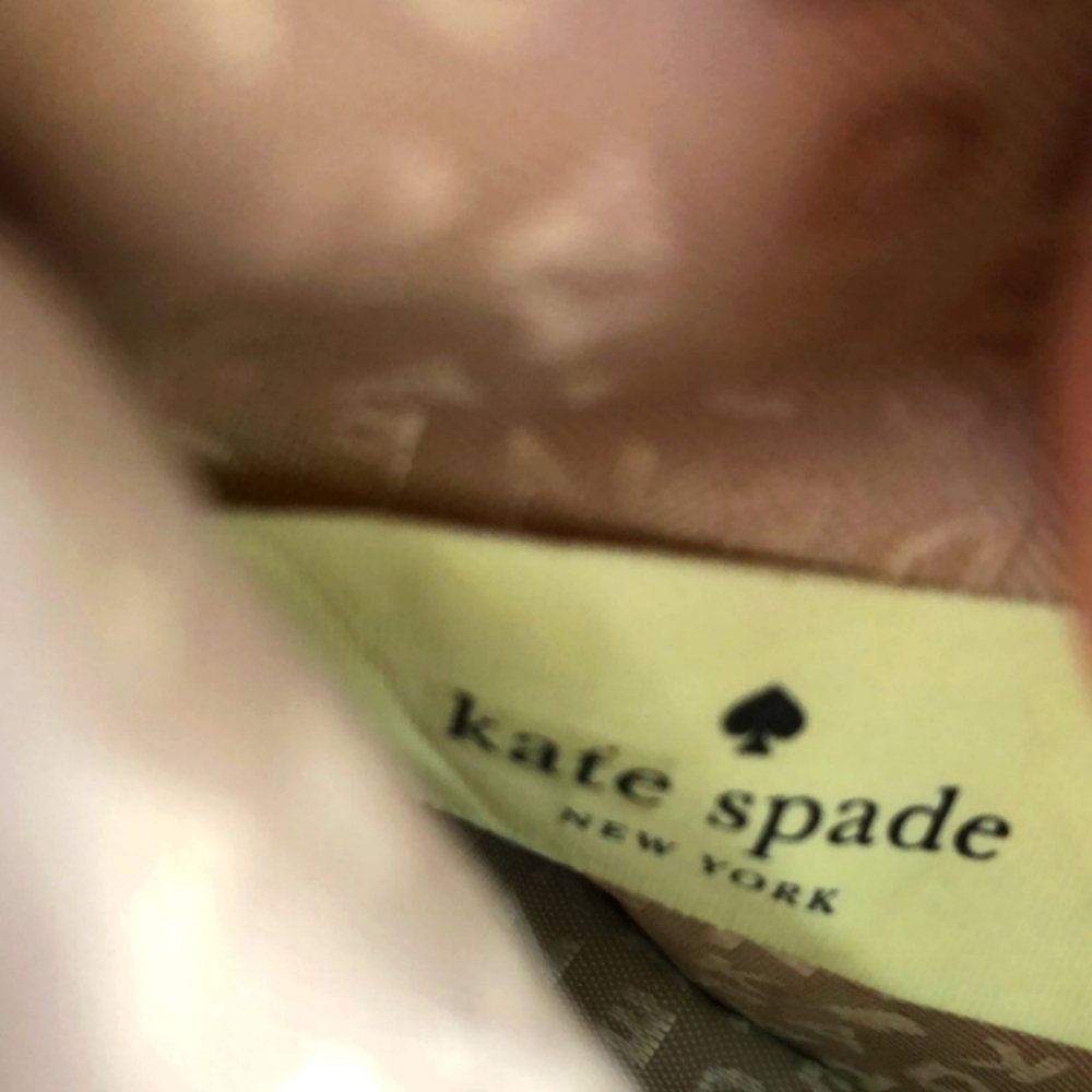 Kate Spade Thin Leather Wristlet.  Excellent condition. - Picture 3 of 5